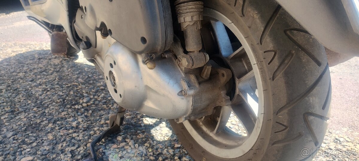 Skútr piaggio x8 200 ccm st TP, spíše na dily info po tel. - 3