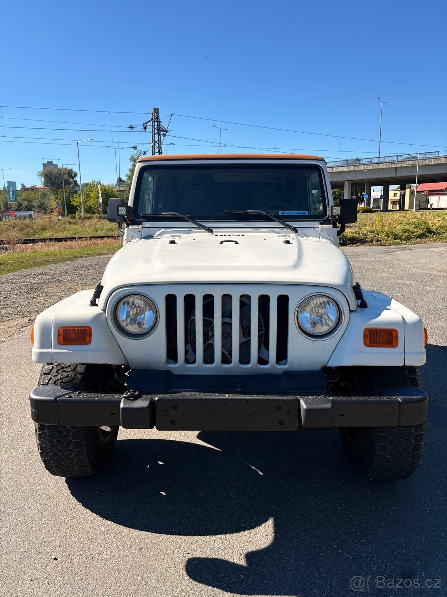 Jeep Wrangler 4.0 L6 manual - 3