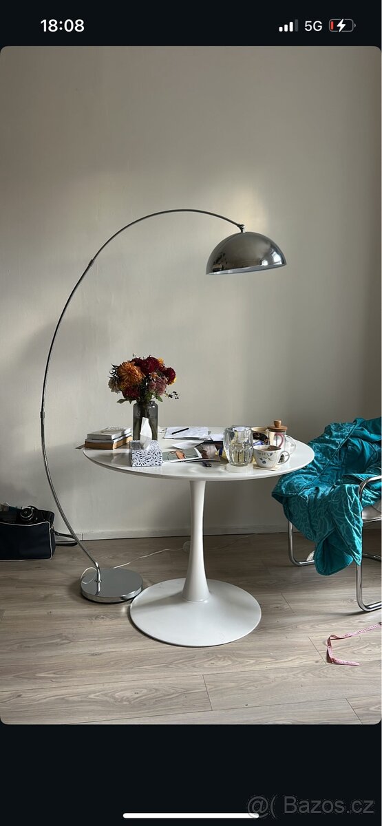 Bílý kulatý stůl - 3