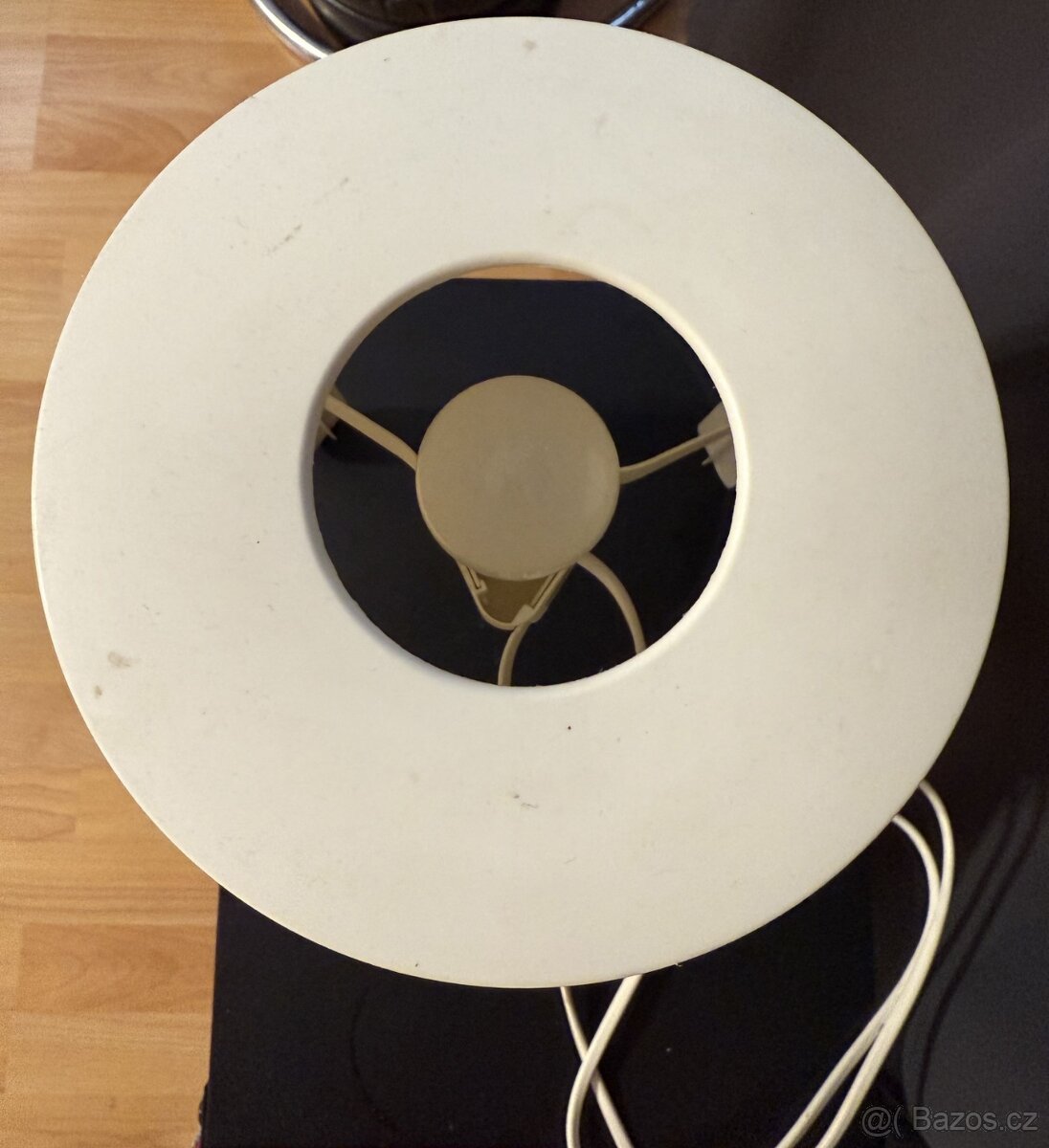 Minimalistická bílá stolní lampa — IKEA-styl, 23 cm výška - 3