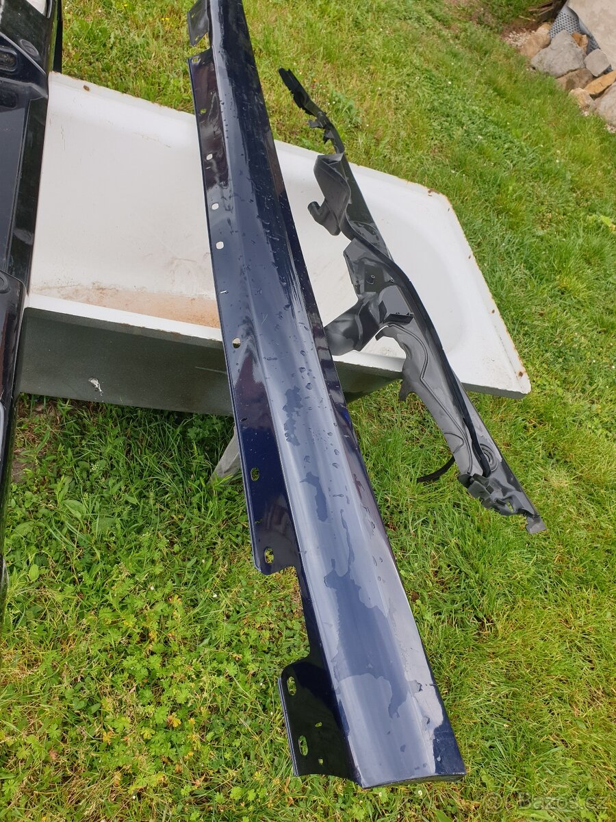 Mercedes w211 maska ohořelá1000, plastový levý prah1500kč - 3