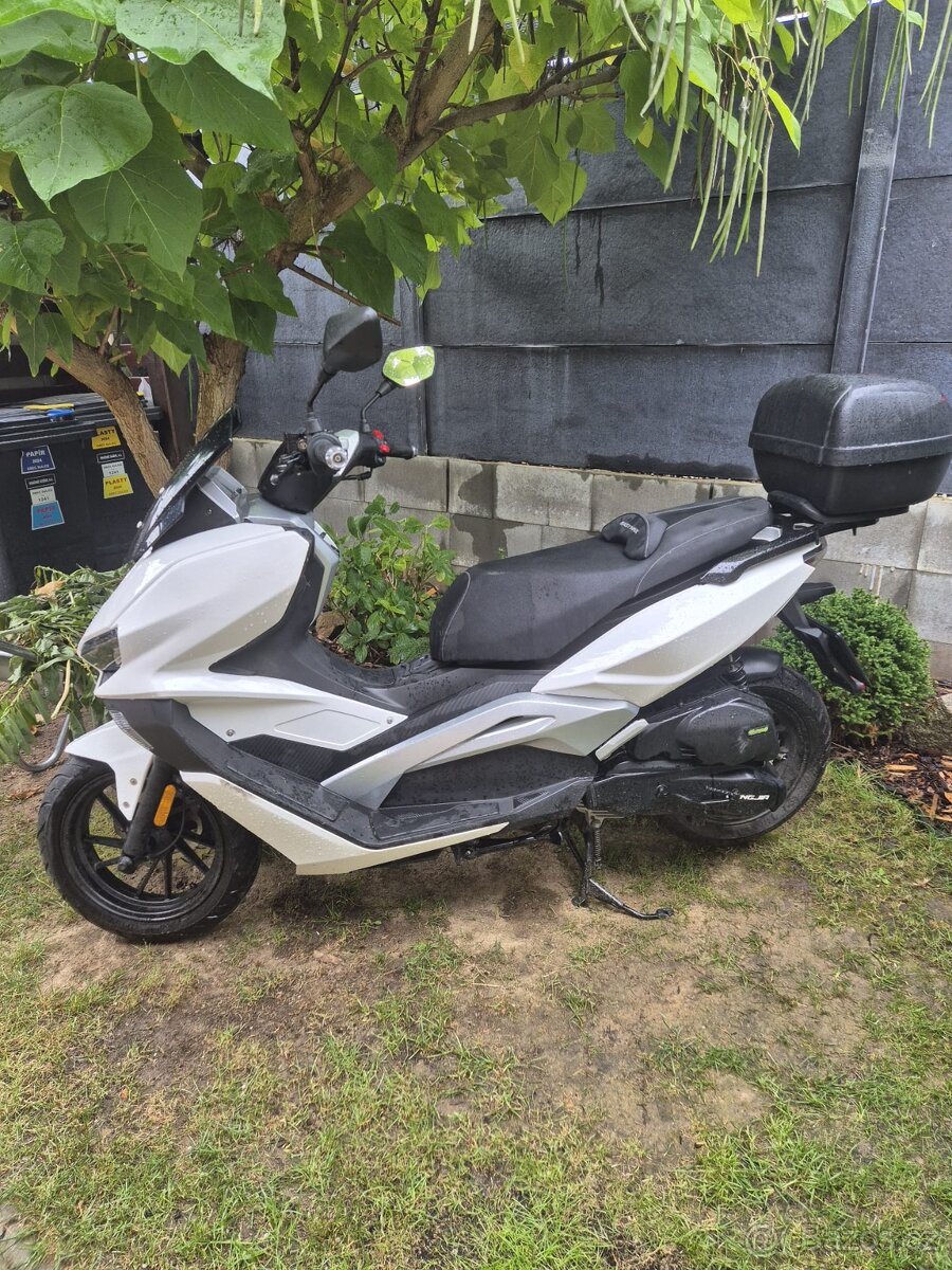 Skútr EASYMAX 2021 125 7.7KW - 3