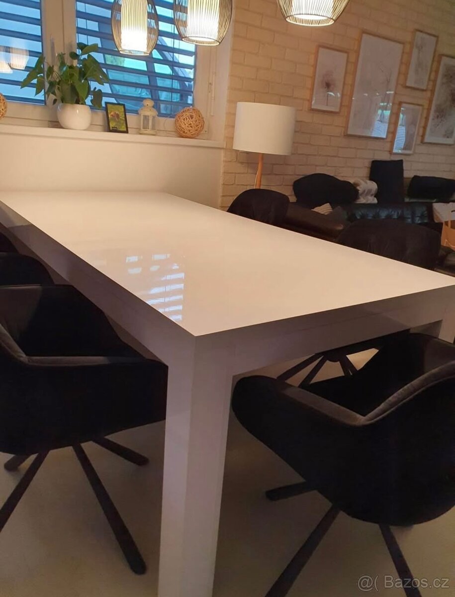 Kvalitní jídelní stůl - 3