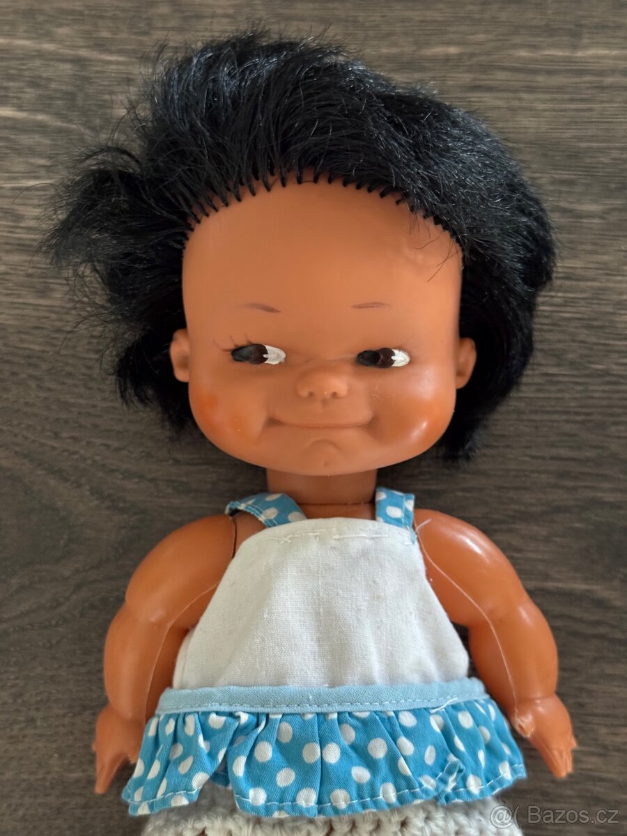 Retro panenka černovlasá - 3