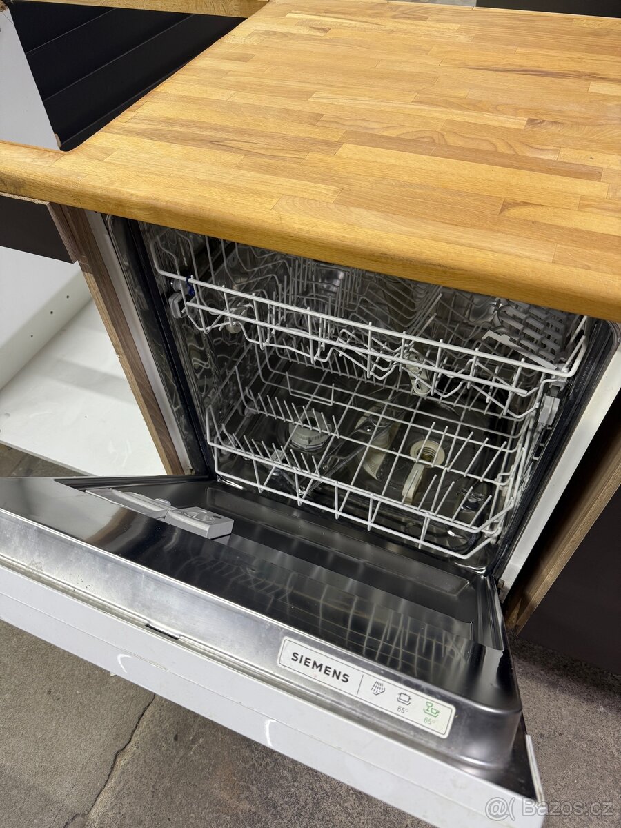 Spodní část kuchyňské linky - 3