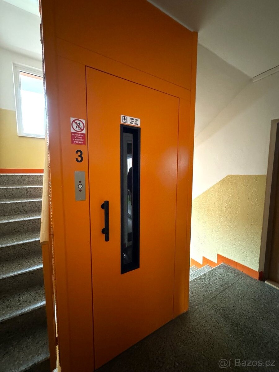 Pronájem garsoniery o rozloze 20 m² v klidné čtvrti K.Varů - 3