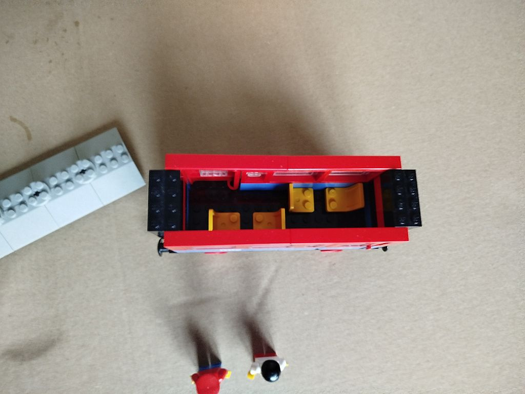 Lego 7818 Passenger Coach - 3