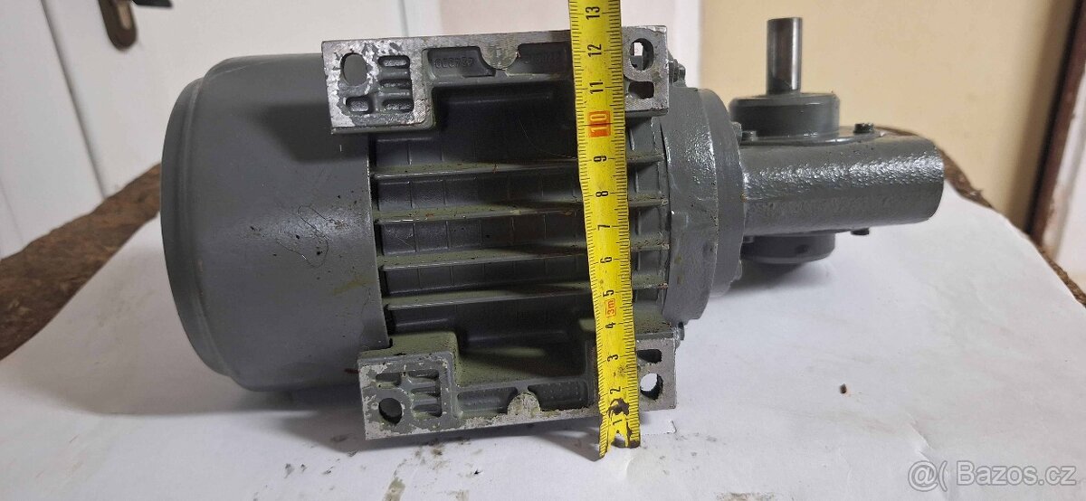 Elektromotor s převodovkou - 3