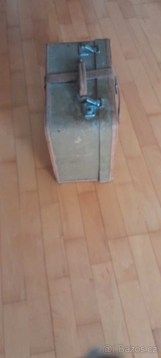 Starý šicí stroj - 3