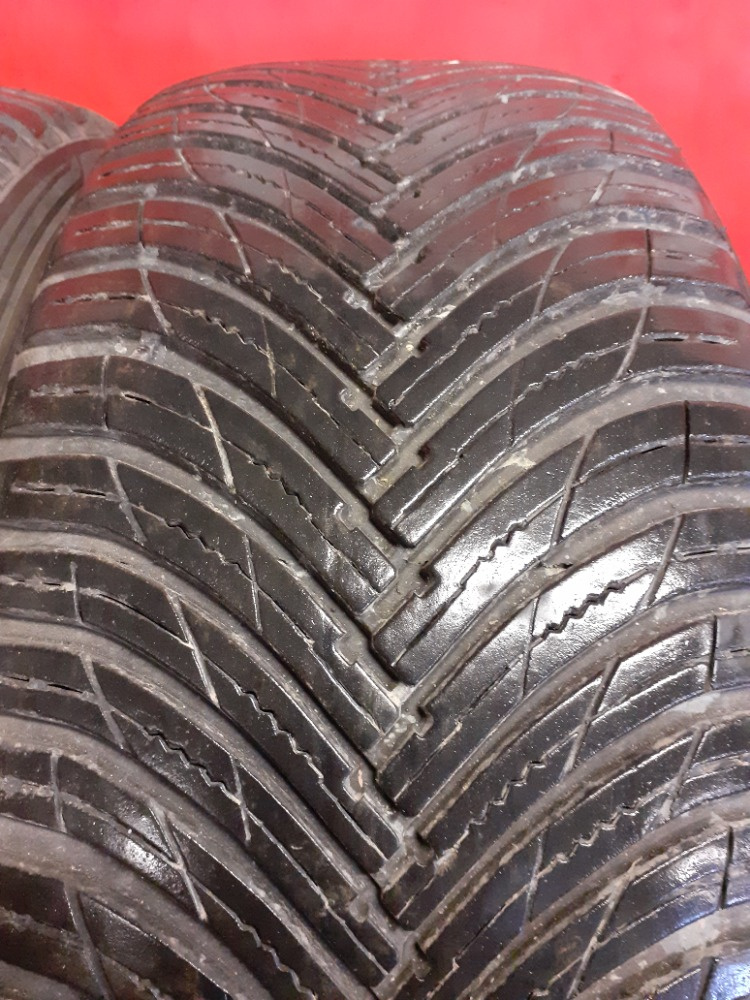 245/45R20 celoroční - 3