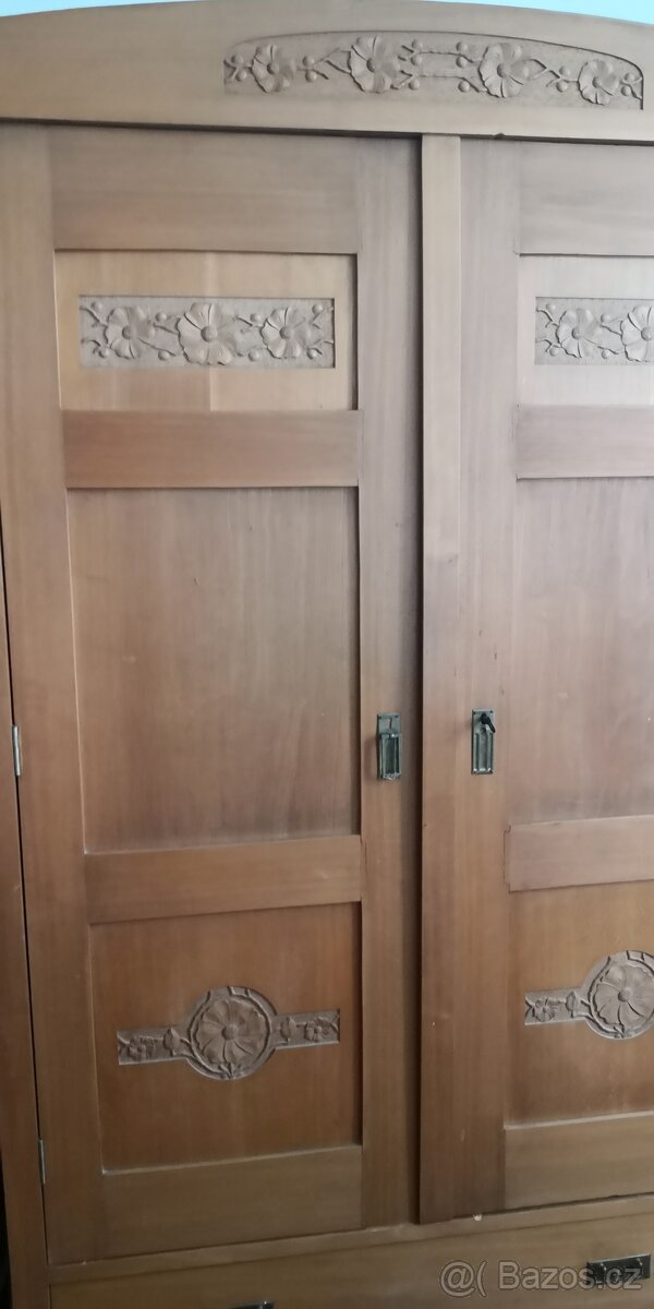 Starožitné skříně - 3