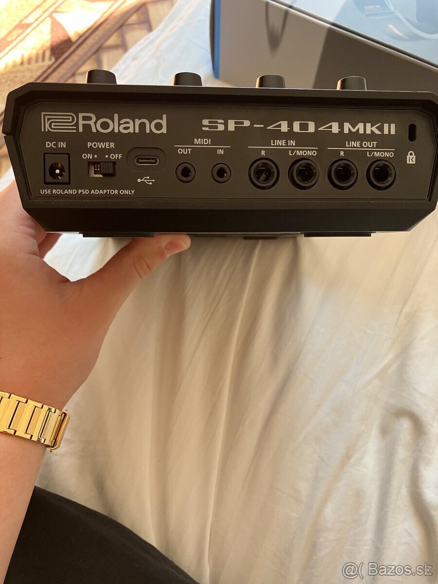 Roland SP 404 - 3
