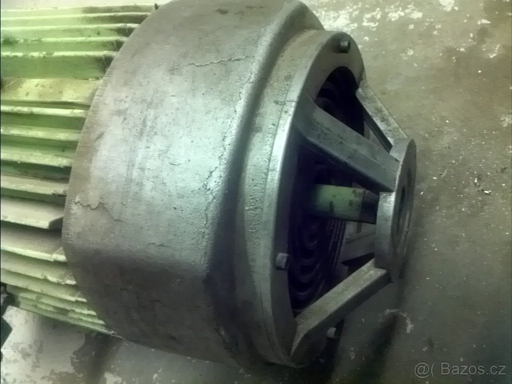 Dvojobrátkový přírubový motor - 3