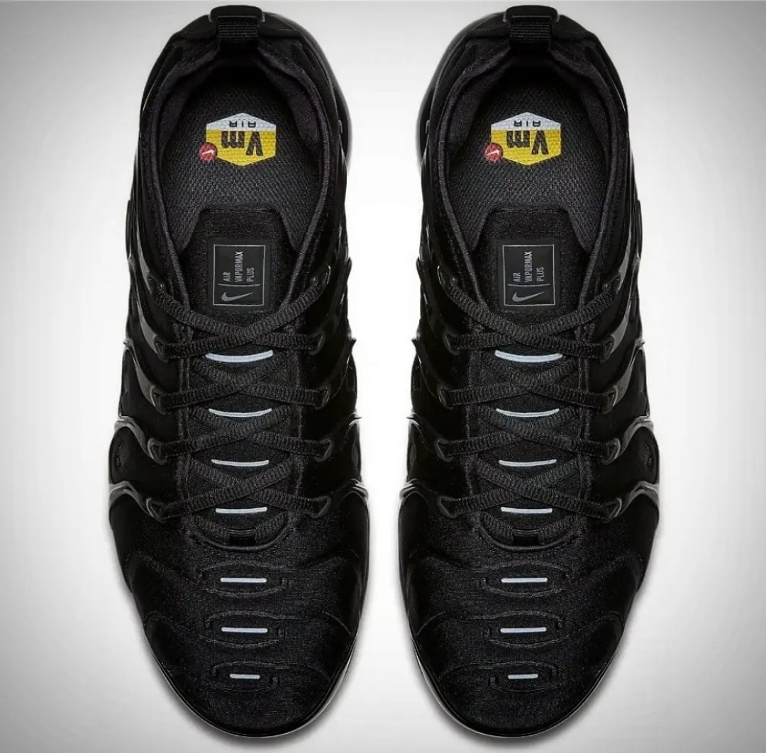 NIKE Air VaporMax PLUS 2019 "Triple black" - 3