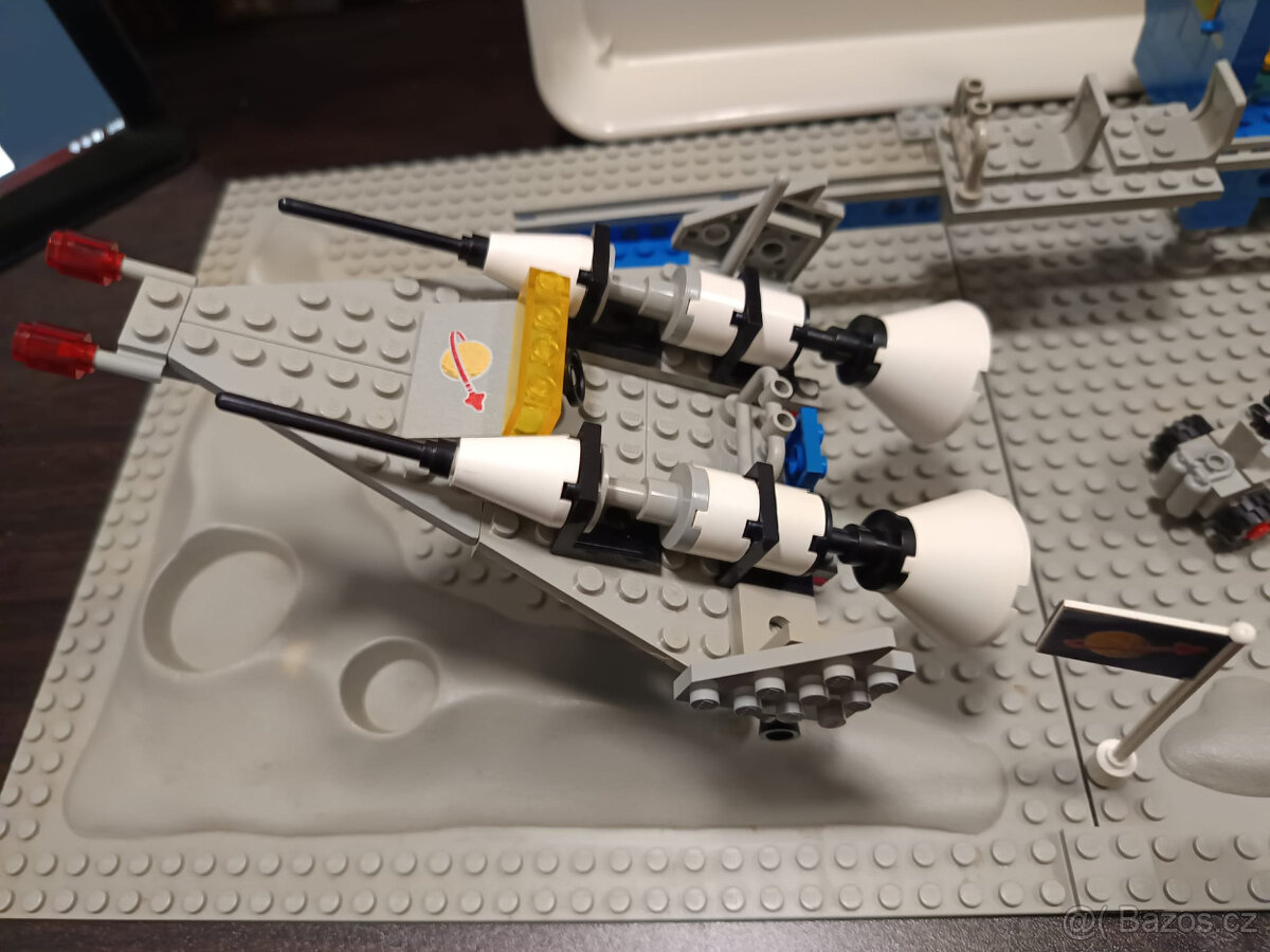 LEGO Space 6970 Beta-1 Command Base - 3