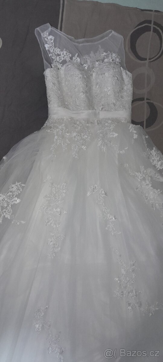 Svatební šaty + dekorace na auto - 3