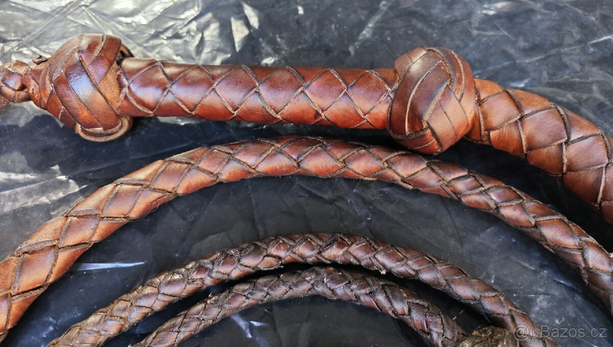 Starý ručně pletený bič - 3