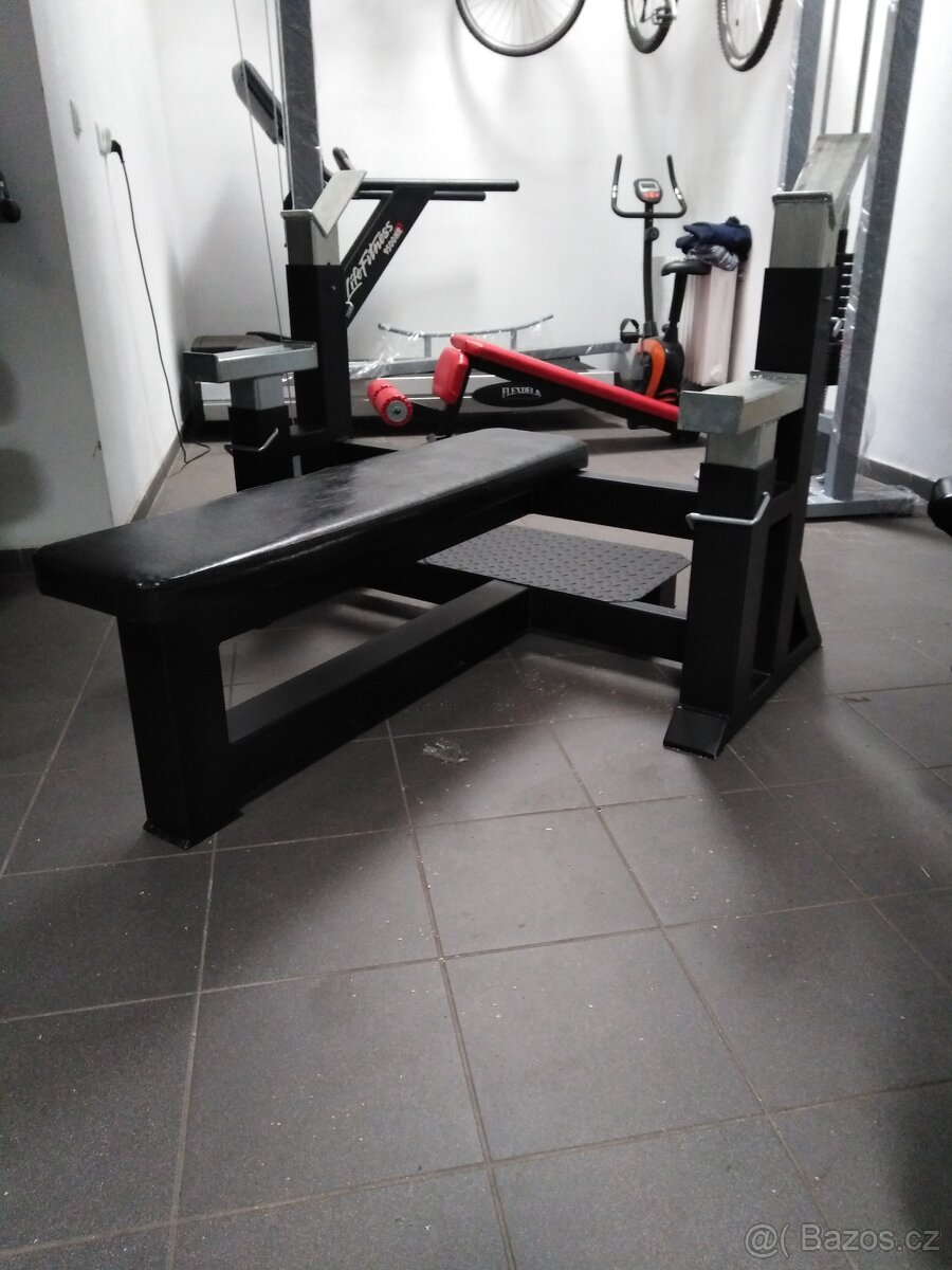 Bench press masivní - 3