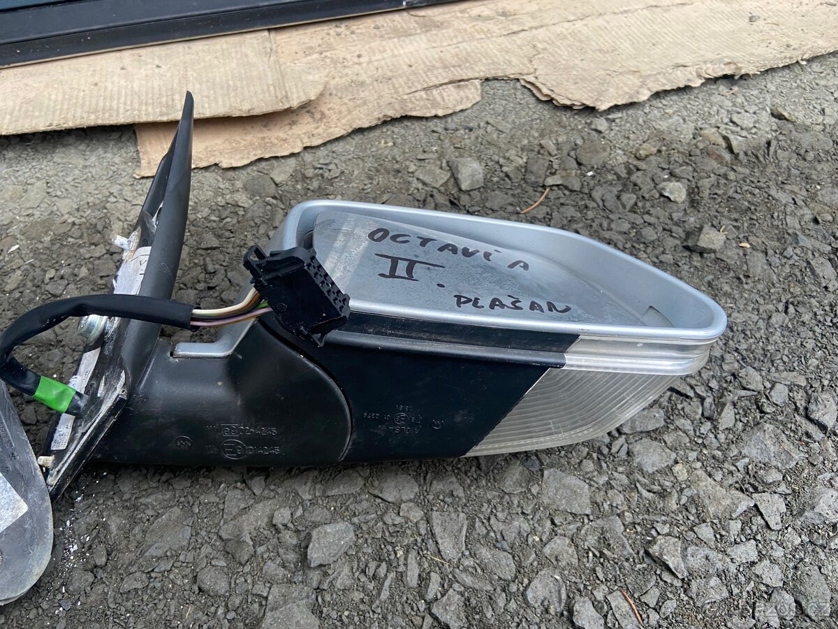 Zrcátka octavia 2 - 3