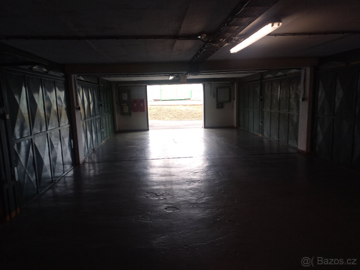 Prodám garáž 18m2 - samostat.box 6x3m - 18m2 - 3