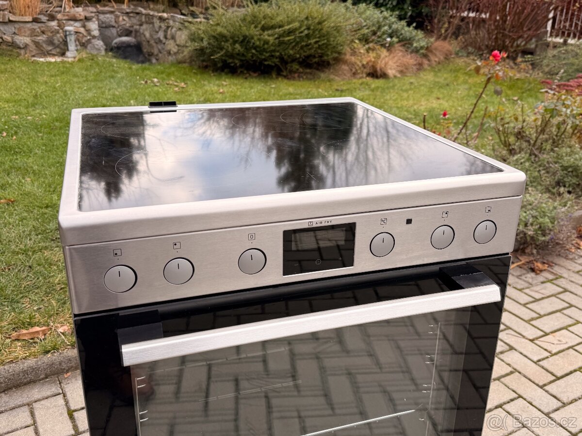 Prodám volně stojící nerezový sporák ELEKTROLUX 220/400V - 3