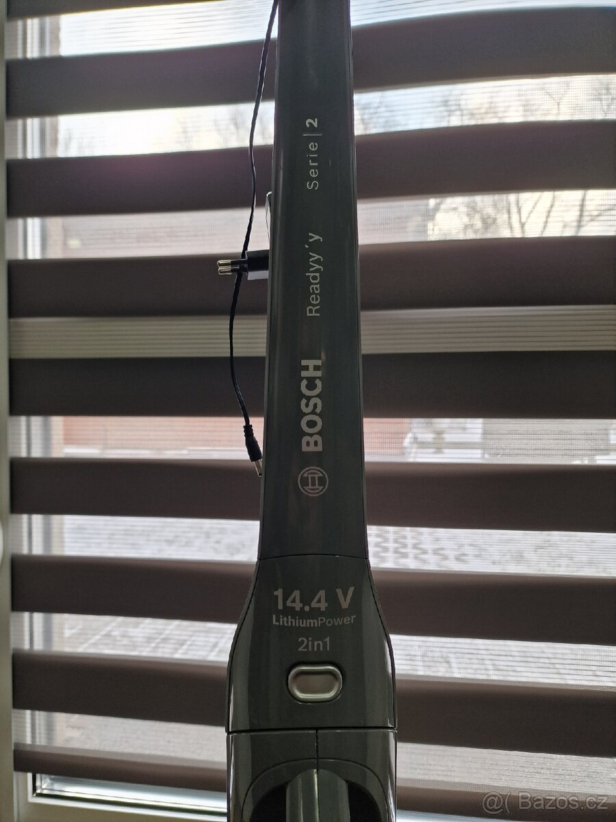 Tyčový aku vysavač BOSCH - 3