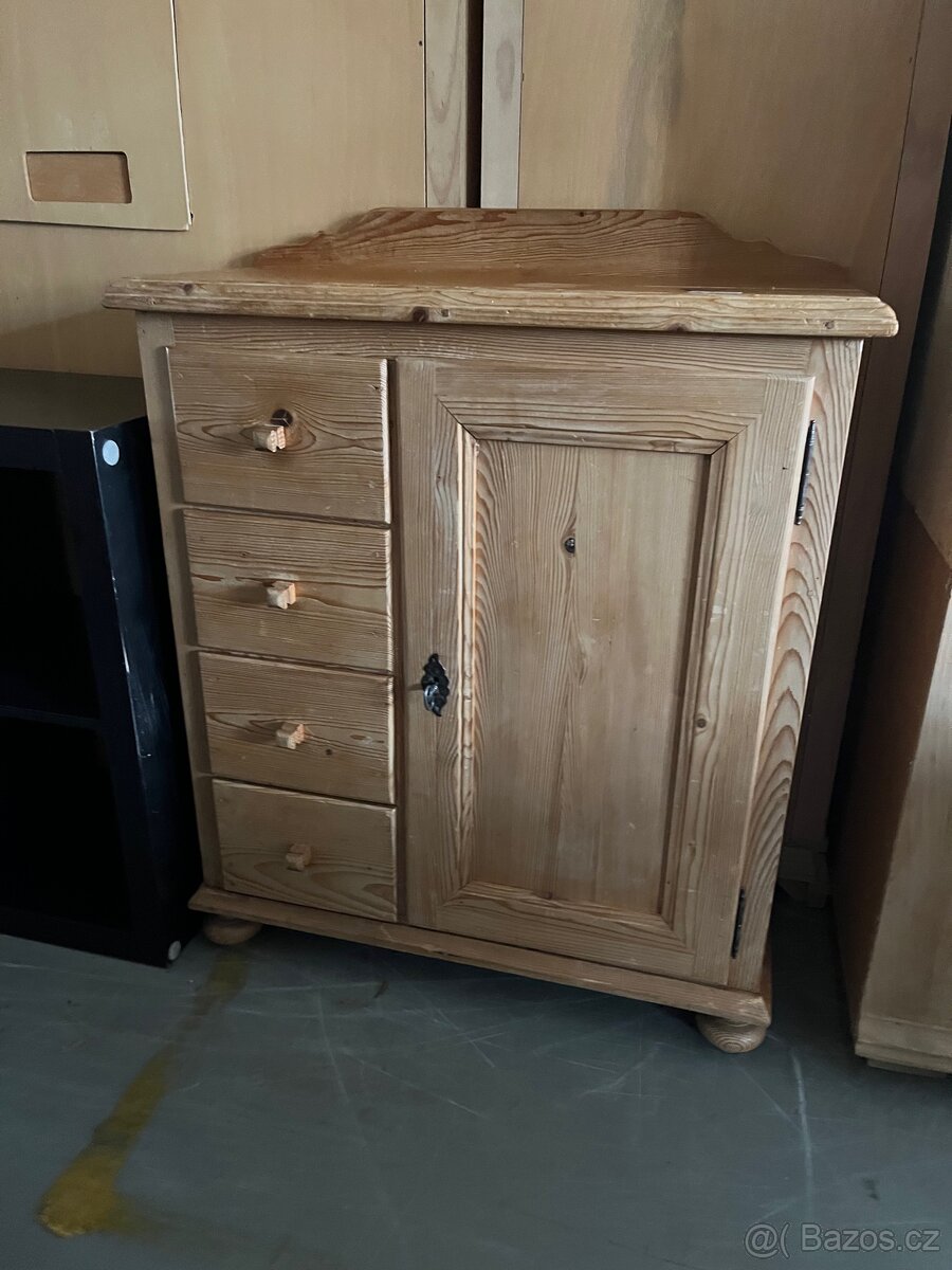 Komoda - 3