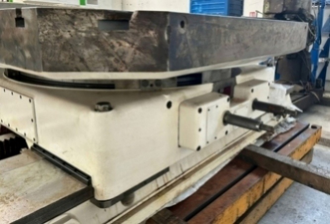 Obráběcí stroj E20 a jeho otočný stůl po GO - 3