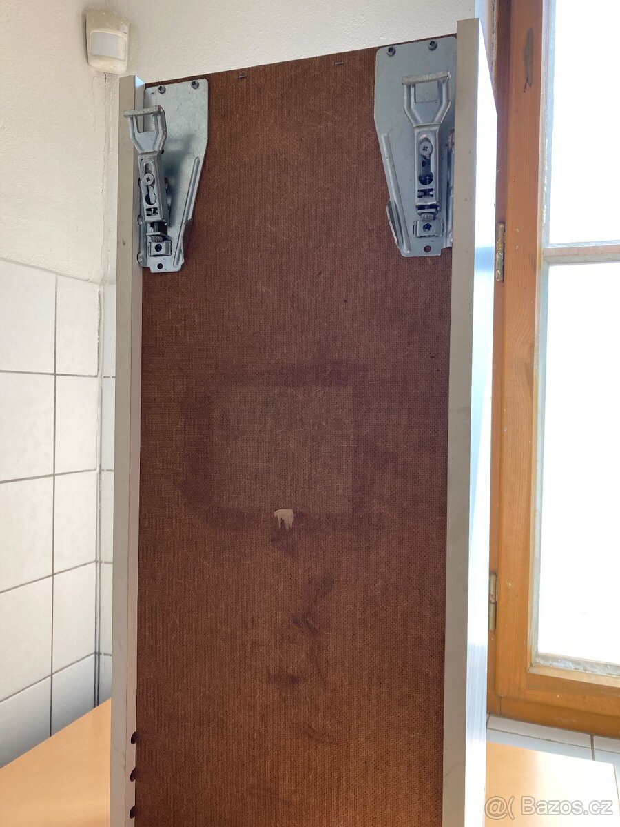 Koupelnová skříňka - 3