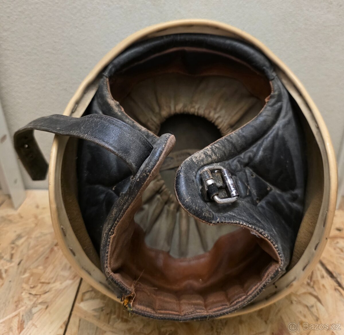 Stará helma kokoska - 3