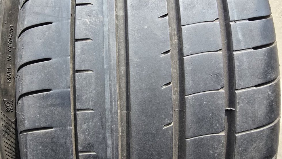 Letní pneu 235/35/19 Good Year - 3