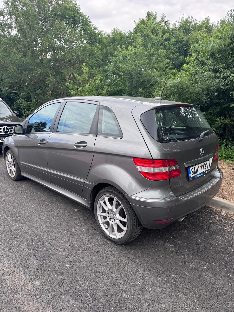 Mercedes B - 3