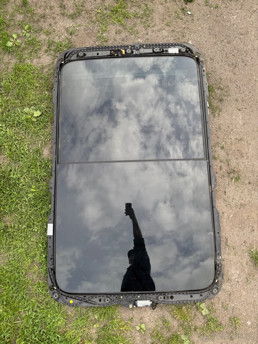 Volkswagen Passat B8 panorama černá roleta - 3