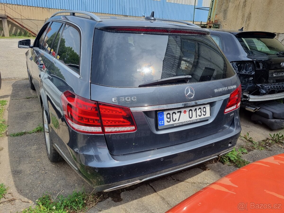 Mecedes Benz E-300 212 k - 3