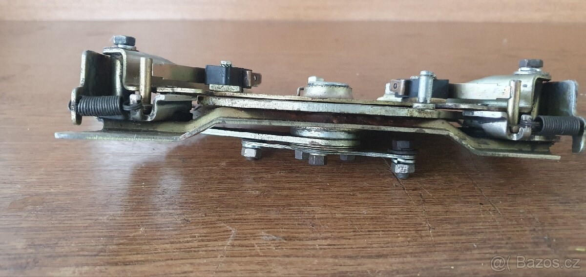 Mechanismus k vyklápění světlometu na Opel GT - 3