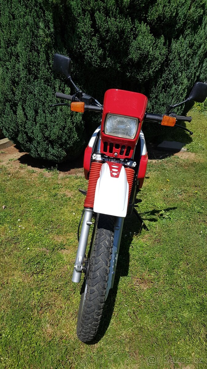 Prodám Suzuki DR 650 r.v. 1992 se startérem.