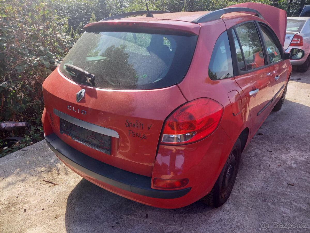 Renault Clio III 1.2 ( D4FH7 ) r.2009 červená na náhradní dí - 3