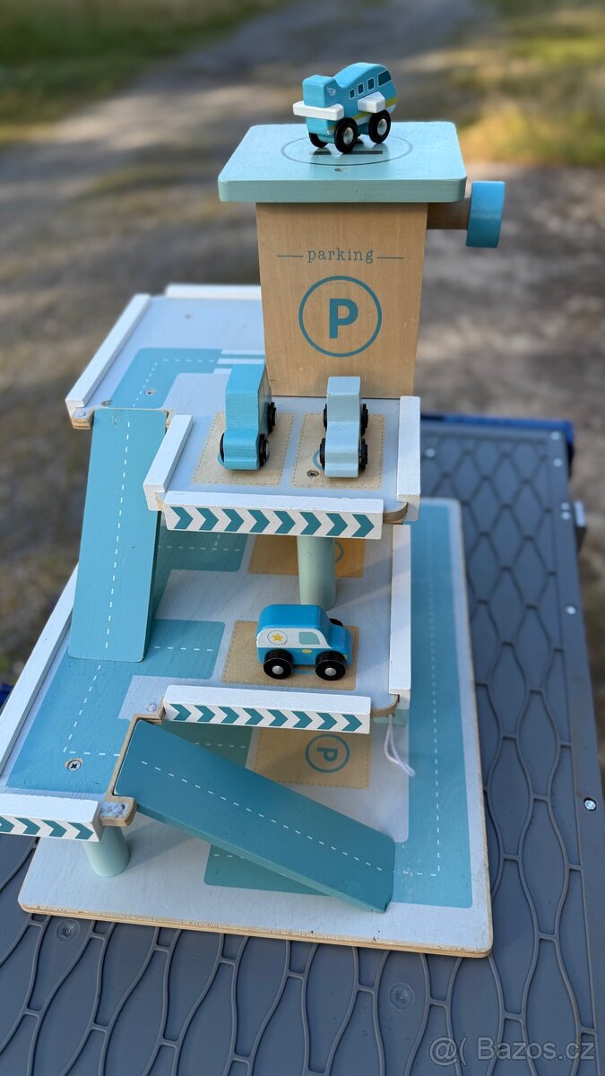 Garáž s výtahem a autíčky - 3