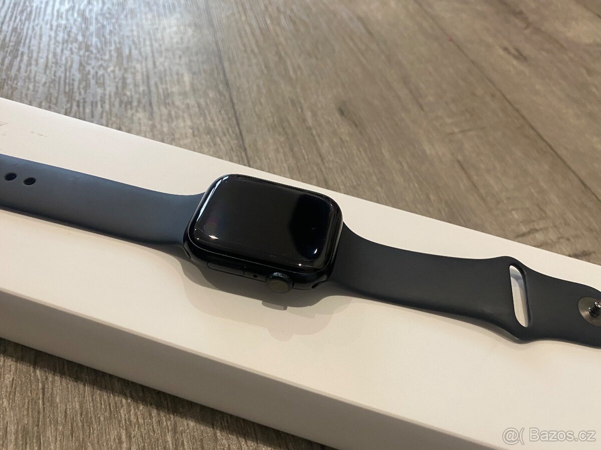 Prodám Apple Watch Series 8 (45 mm) – Midnight | Kompletní b - 3