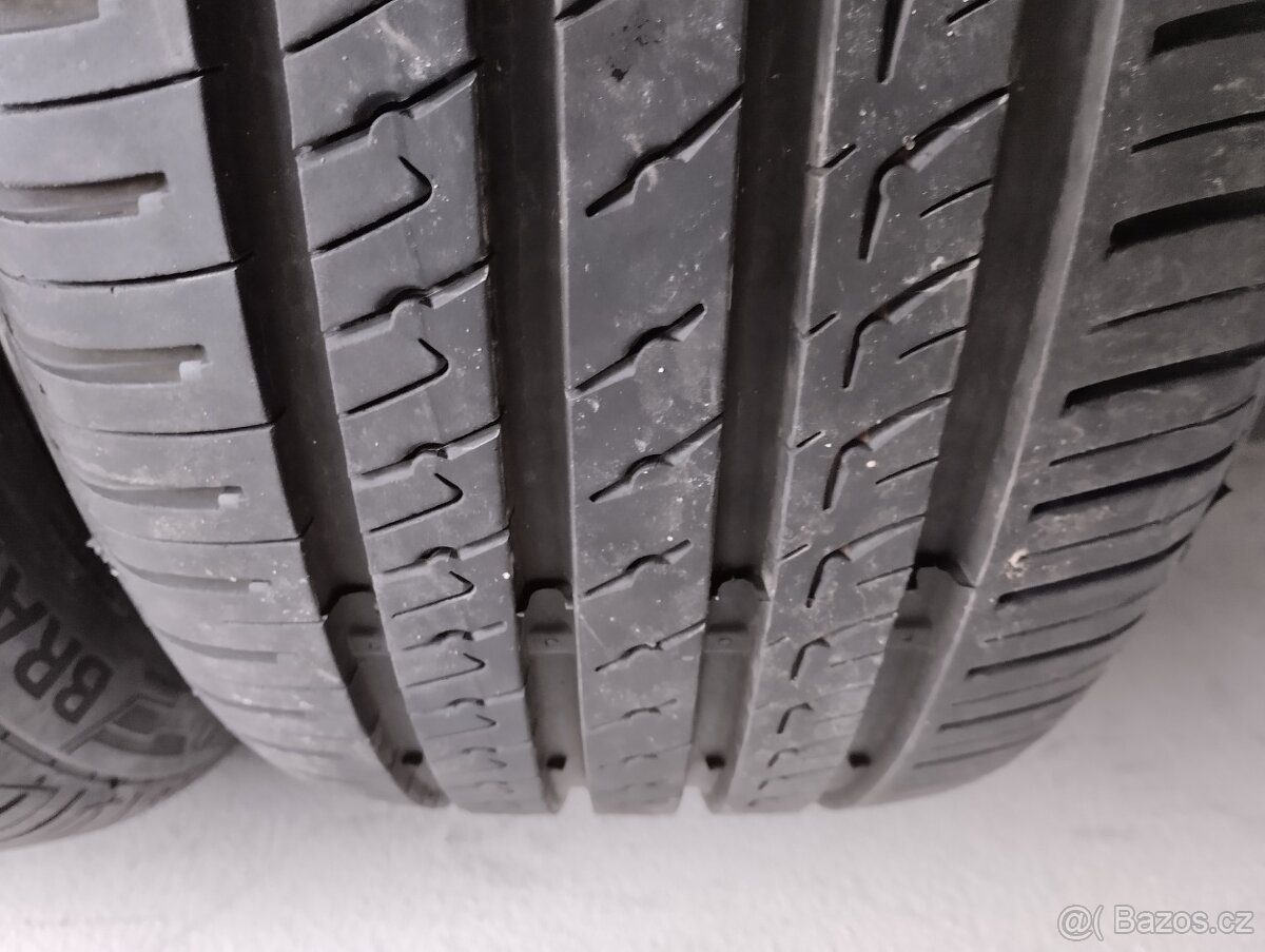 Barum 235/45 r17 - 3