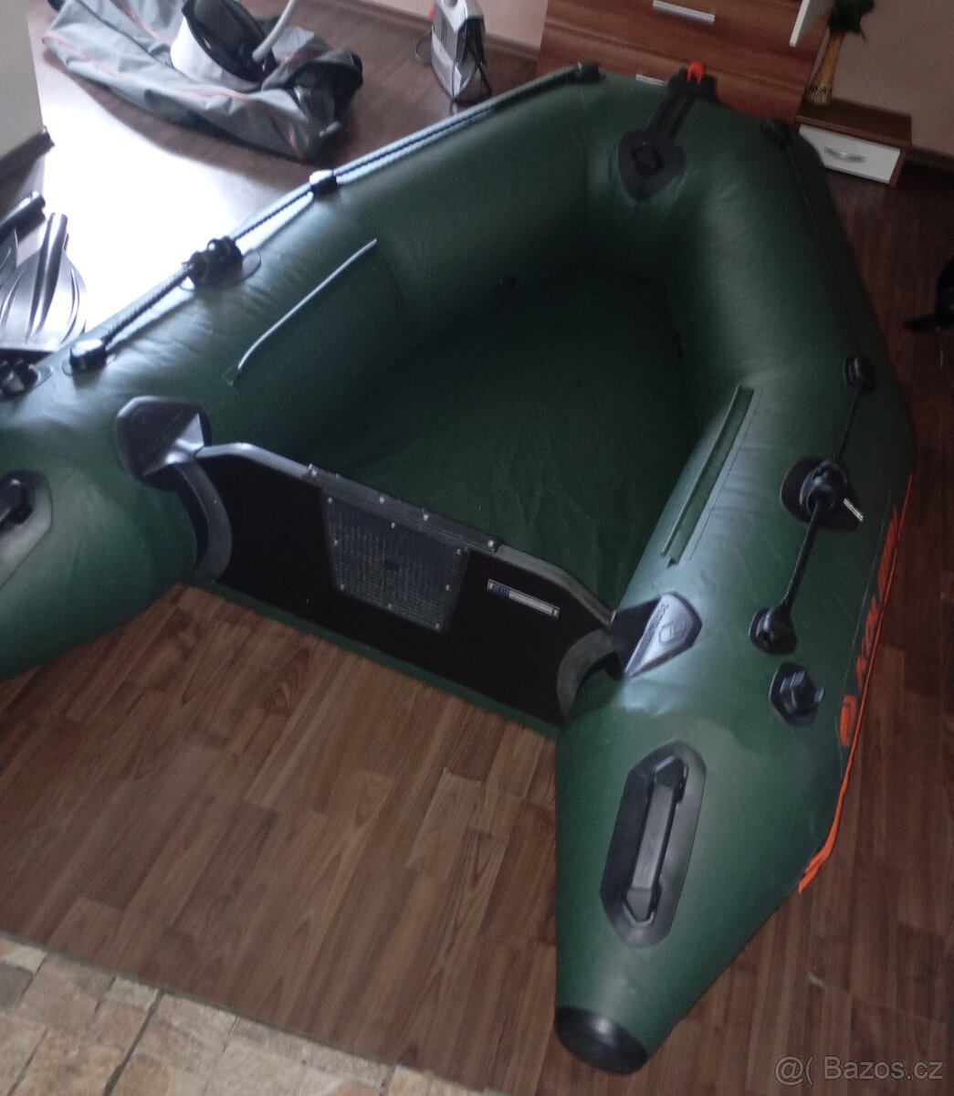 Rybářský člun s el motorem - 3