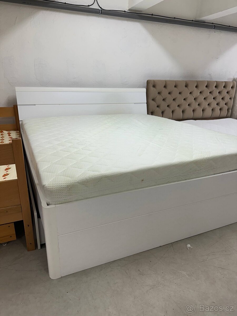 Manželská postel 180×200 - 3