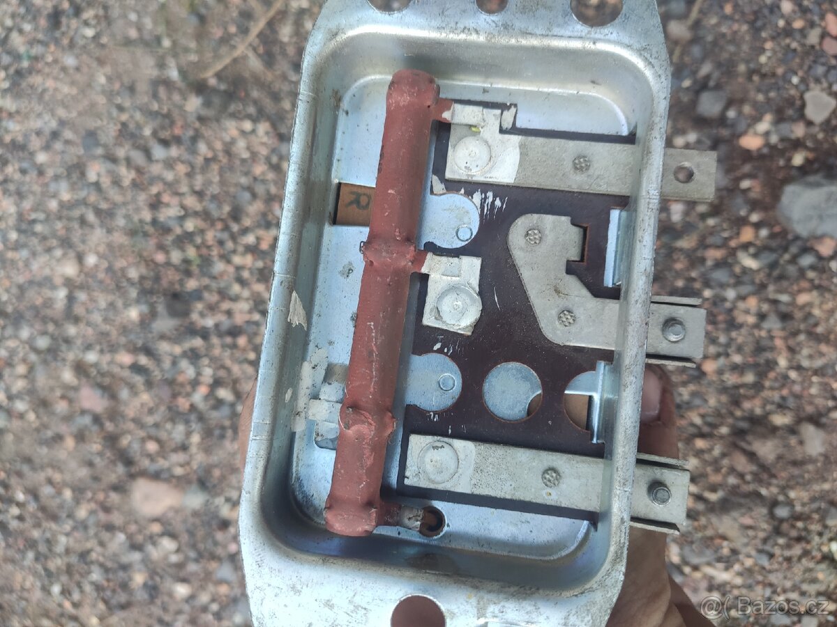 Regulátor dobíjení Škoda 1000mb atd - 3