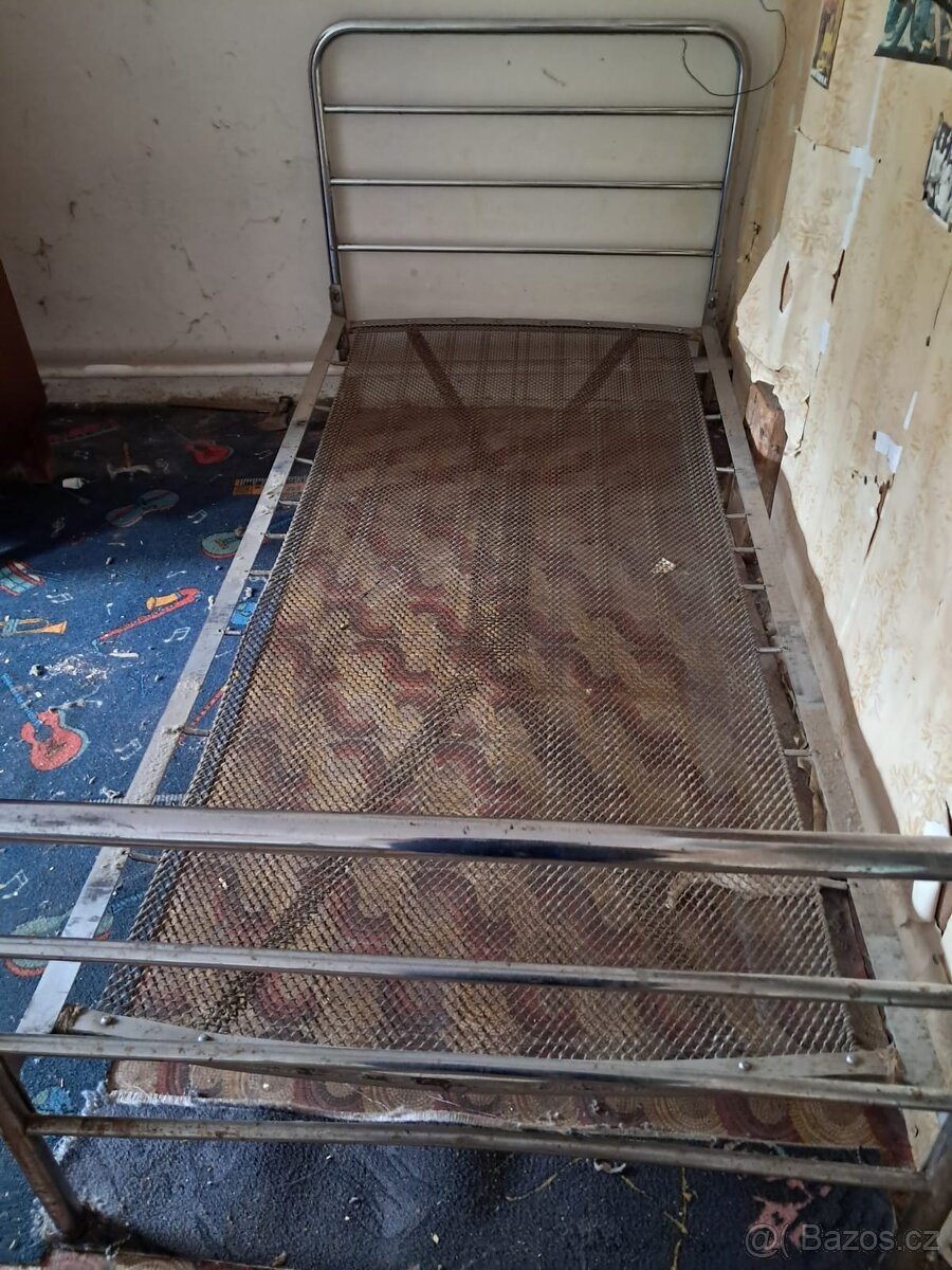 Chromová postel s pružinovým roštem - 3