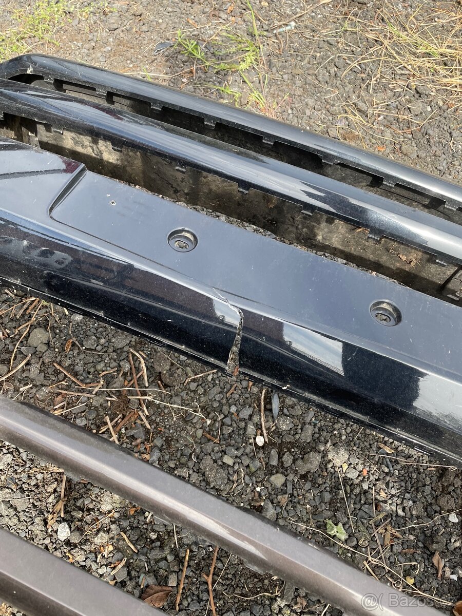 Volkswagen Amarok nárazník přední