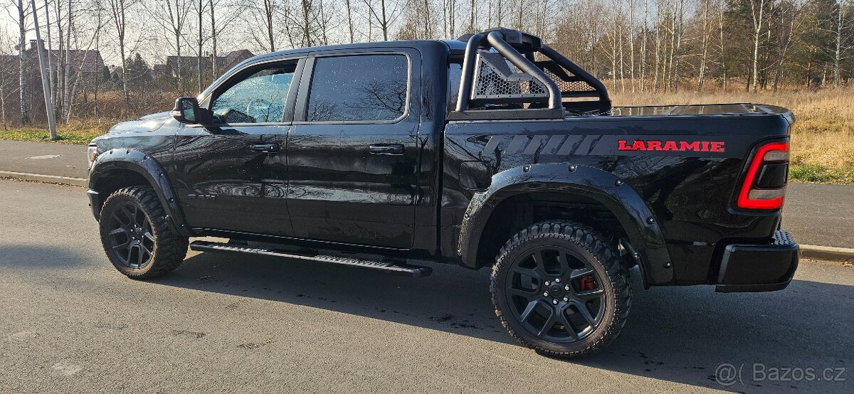 DODGE RAM 1500 5.7 HEMI 4X4 401PS LARAMIE