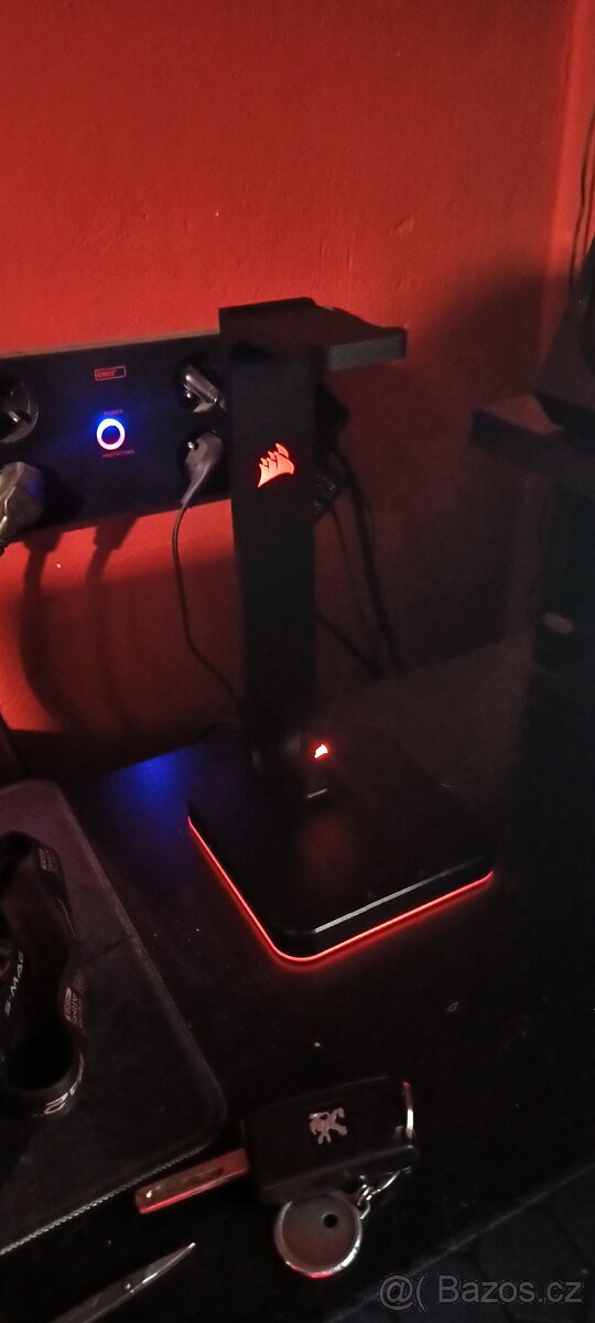 Stojánek na sluchátka s rgb - 3