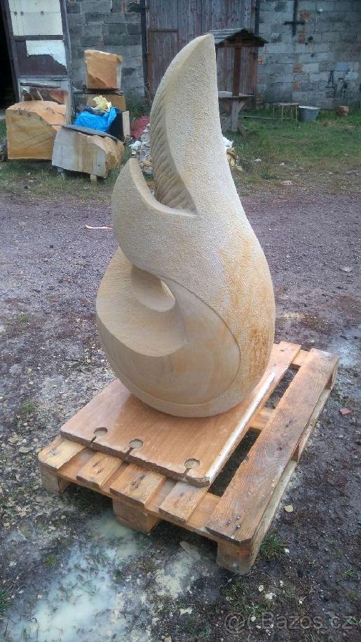 Moderní socha do zahrady - rodinné světlo - 3