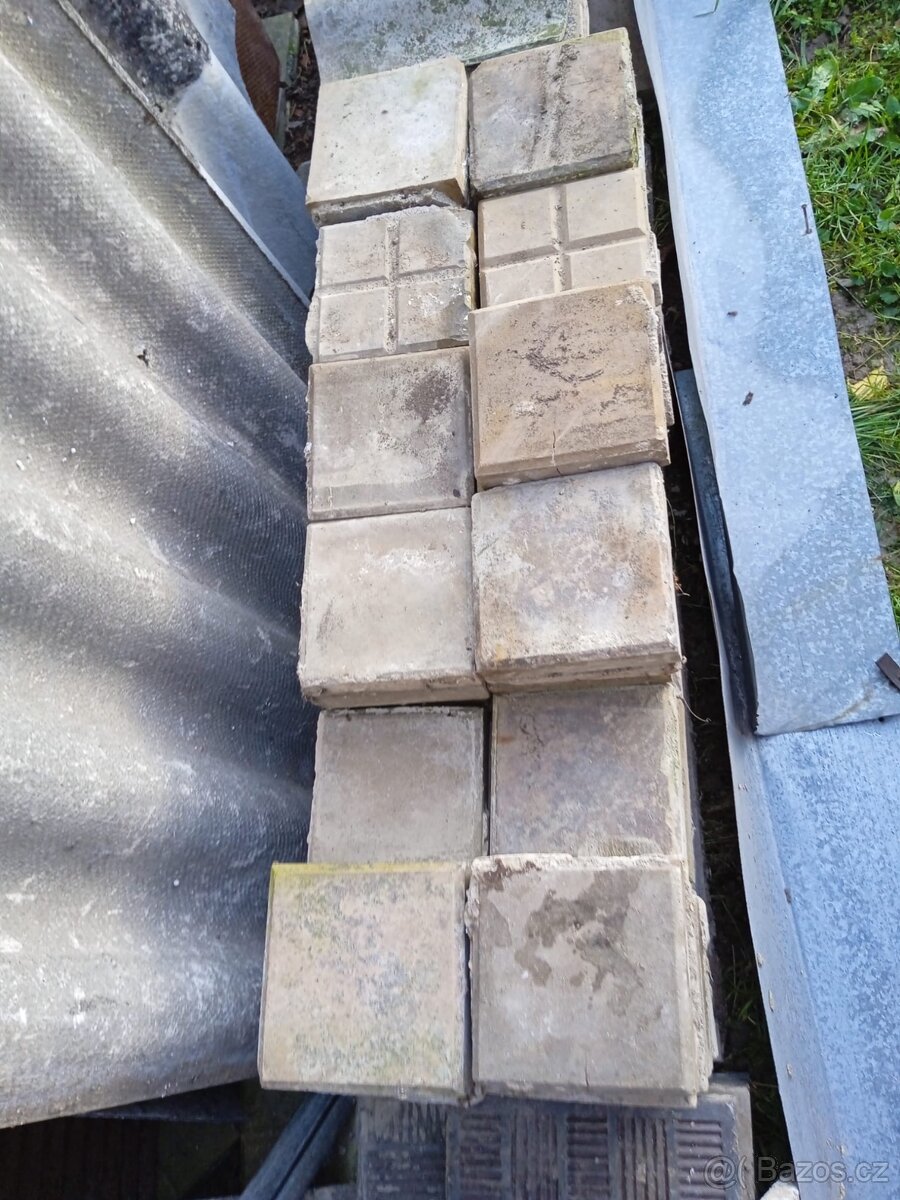 Stará keramická dlažba - 3