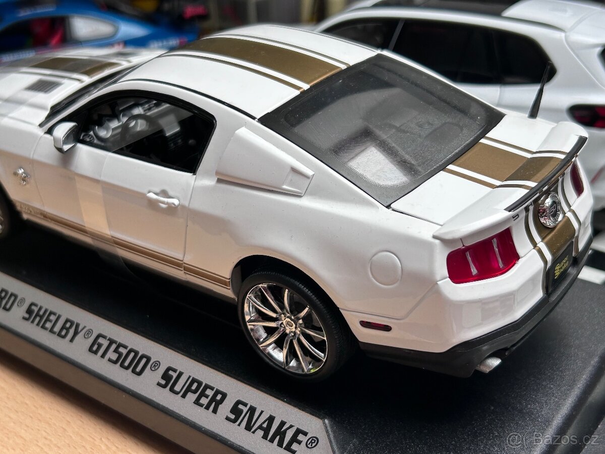 Ford mustang 1:18 shelby collectibles - 3